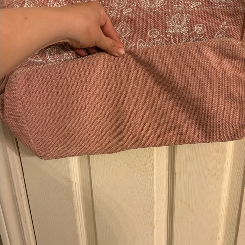 Pink and Tan Floral Embroidered Tote. Sunnsand brand. - Picture 4 of 12